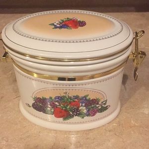 Knott’s Berry Farm Canister